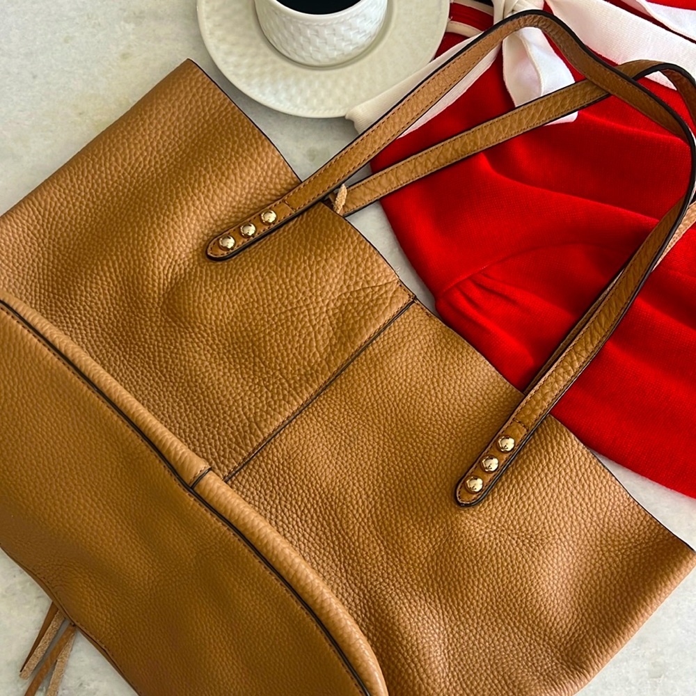 Beautiful tan bag!! Excellent shape